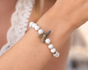 Fossil Shark Tooth Bracelet with Howlite Gemstones - 18k Gold