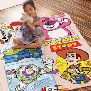 Manta personalizada de Toy Story con nombre, manta de Toy Story de Disneyland, manta de Woody, Buzz y Jessie, hasta el infinito y más allá, cumpleaños de Toy Story imagen 2