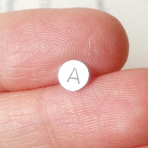 Pendientes con inicial personalizada en plata de ley, poste para oreja con mensaje, pendientes con inicial personalizada