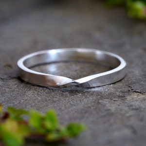2mm Twist Wedding Band, Slim Wedding Ring, Slim Stacking Ring, 2mm Stacking Ring, Ribbon Wedding Band
