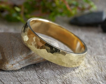 Hammered effect Wedding Ring in 18k Yellow Gold, Rustic Wedding Band, 18K Yellow Gold Wedding Ring, Made to Order