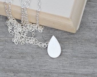 Silver Raindrop Necklace, Teardrop Necklace in Silver