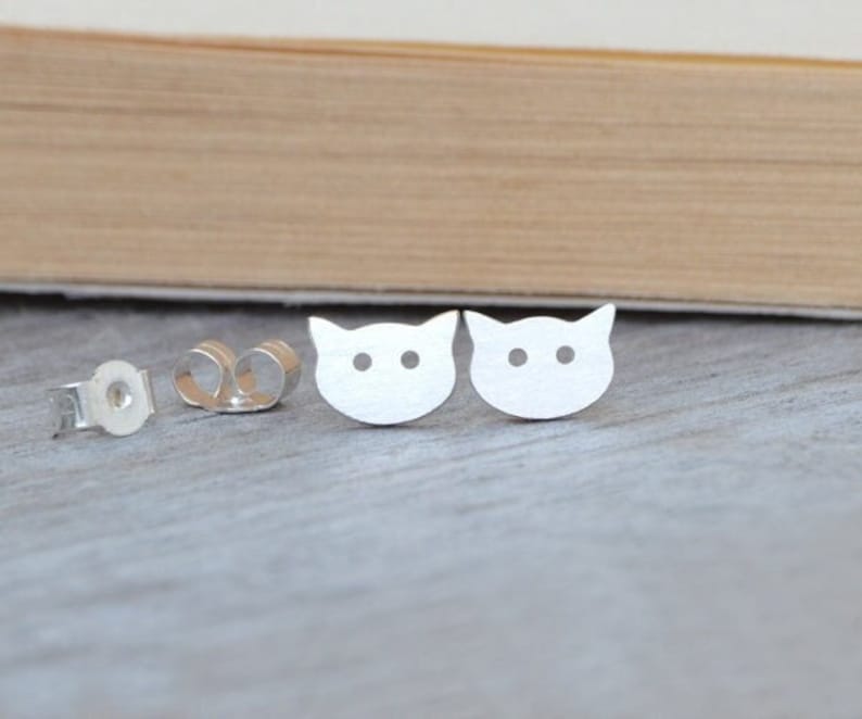 Orecchini a bottone per gatti in argento sterling, orecchini a bottone per gattini in argento immagine 1