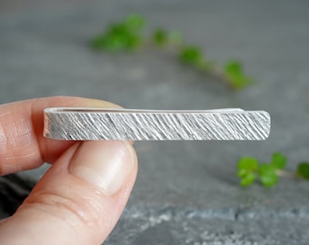 Barrette à cravate texturée en argent sterling massif