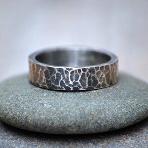 Hammered Effect Wedding Band in Black Silver, Personalized Wedding Band, 5.5mm Rustic Wedding Ring