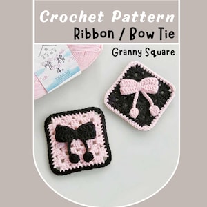 Puede incluir: Dos cuadrados de granny crochet con bordes negros. Un cuadrado tiene un lazo rosa con colas negras y el otro tiene un lazo negro con colas rosas. Los cuadrados están sobre una superficie blanca. La lana es rosa y tiene texto chino en la etiqueta.