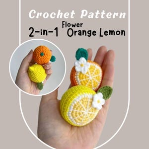 Pode incluir: Padrão de crochê para uma flor de laranja e limão 2 em 1. O padrão inclui instruções para fazer crochê ambas as frutas com uma flor branca no topo.