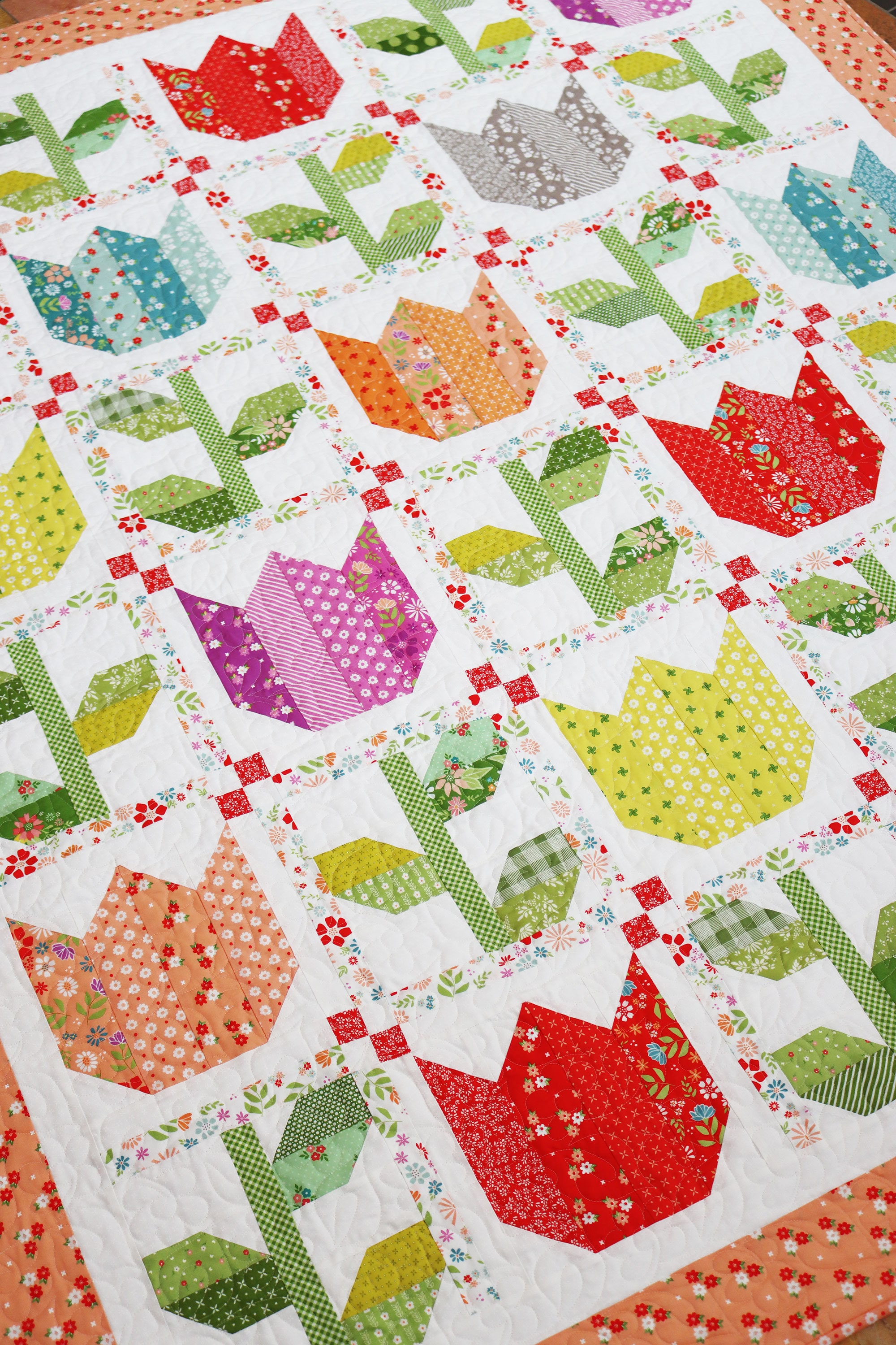 Tulip & Vine Quilt, Runner, Mini, and Bonus Wall Hanging Tulip & Vine Quilt, Runner, Mini, and Bonus Wall Hanging