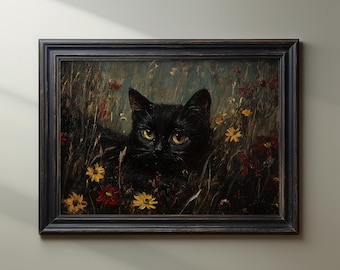 Könnte beinhalten: Gerahmtes Gemälde einer schwarzen Katze mit gelben Augen, eingebettet in hohes Gras und bunte Wildblumen. Das Kunstwerk hat eine Vintage-Ästhetik mit einem dunklen Holzrahmen. Die Katze ist der Mittelpunkt, vor einem gedämpften Hintergrund.