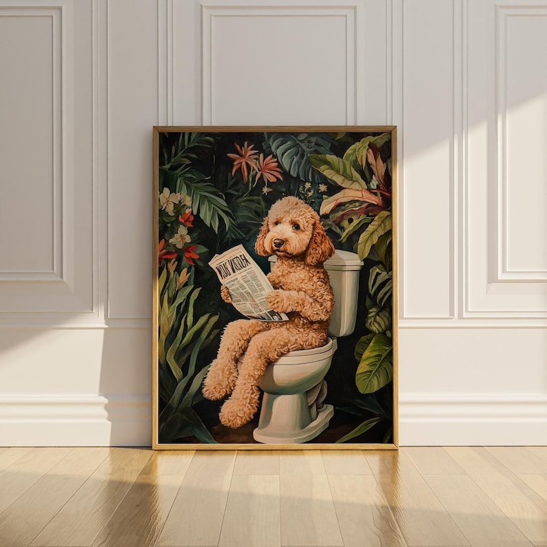 Peut inclure: Une peinture d'un chien assis sur des toilettes dans un d&eacute;cor de jungle. Le chien lit un journal intitul&eacute; "The World".