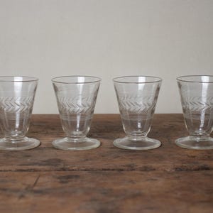 Set of 4 Vintage Petite Footed Glasses - Vintage Glasses for Drinking and Table Decoration Kitchen