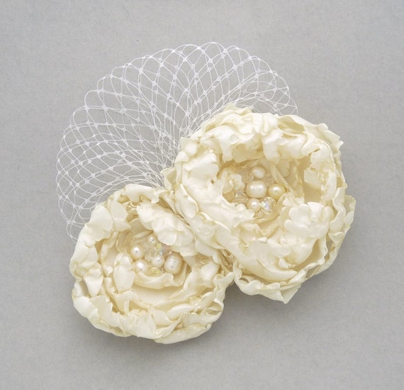 Large flower bridal hair fascinator hair clip in Ivory | Etsy