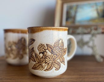 Set of 2 Vintage Bramble Design Mugs, Botanical Ceramics, 1970s
