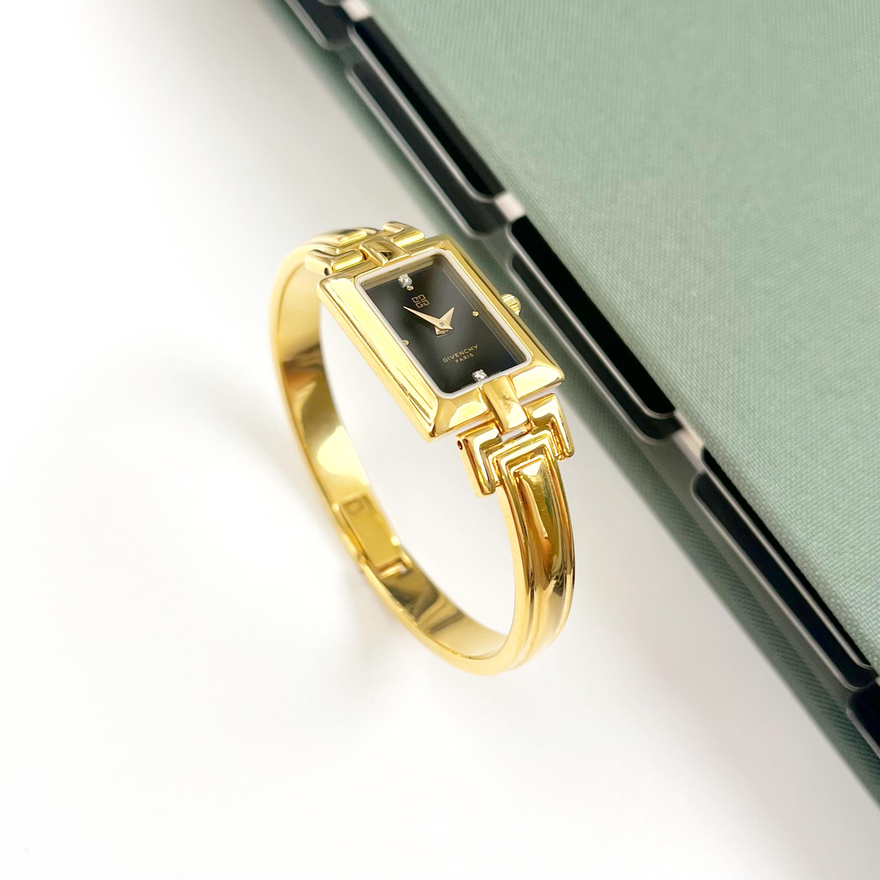 GIVENCHY 石付き 黒文字盤 レディース 腕時計 ブレスレット ゴールド Givenchy Vintage Watch - Black Dial Golden Bangle Womens Watch