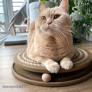 Handgjord klösträd för katter i trä och jute: Interaktiv leksak och klösplats