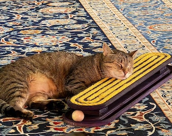 Klösträd för katt med rullande boll och jute – Handgjord kattleksak finns i specialfärger