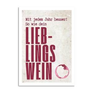 Witzige Geburtstagskarte “Mit jedem Jahr besser” | A6 Karte mit Wein-Spruch | Humorvolle Postkarte für Weinliebhaber:innen