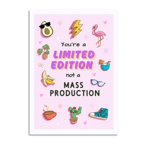 Postkarte “You're a Limited Edition” A6 | Motivierende Karte mit Flamingo, Avocado & Co. | Geschenkidee für Freundinnen und Powerfrauen