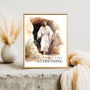 Puede incluir: Una pintura de acuarela de Jesucristo saliendo de una cueva con el texto "El día que cambió TODO".