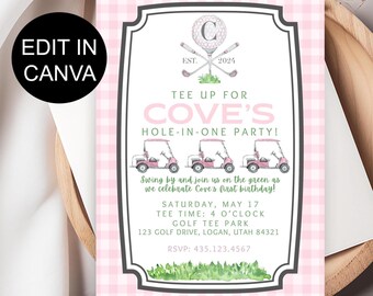 Op de afbeelding: Roze en witte geruite golfparty-uitnodiging met de tekst "TEE UP FOR COVE'S HOLE-IN-ONE PARTY!" en illustraties van golfkarretjes. De uitnodiging bevat evenementdetails en de tekst "EDIT IN CANVA".