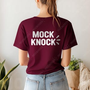 Bella Canvas 3001 kastanjebruin shirtmodel | Mock-up T-shirt BC 3001 kastanjebruin| Kastanjebruin model achterkant | Minimale trendy herfst boho esthetische T-shirt