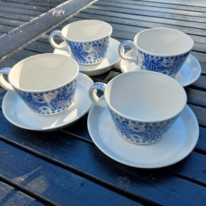 10 anciennes tasses faïence fleurs bleues pochoir