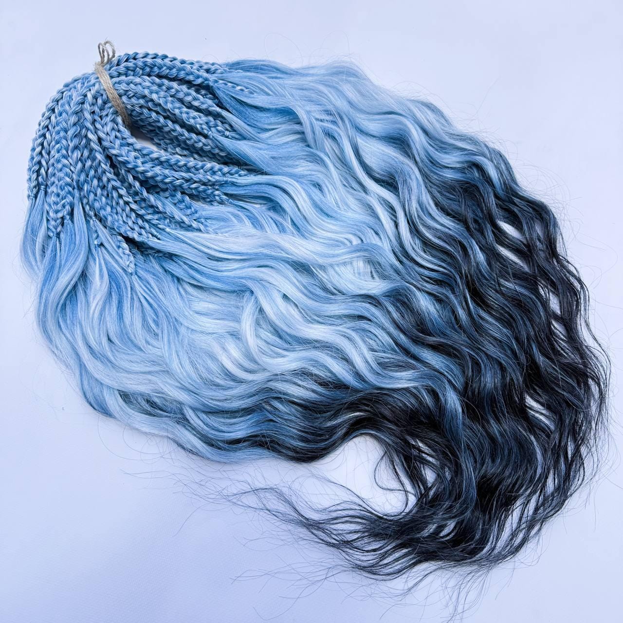 Extension of soft blue dreads. Synthetic boho-sky braids, white with a black tip. Extension of DE&SE dreadlocks, braids with a free end.