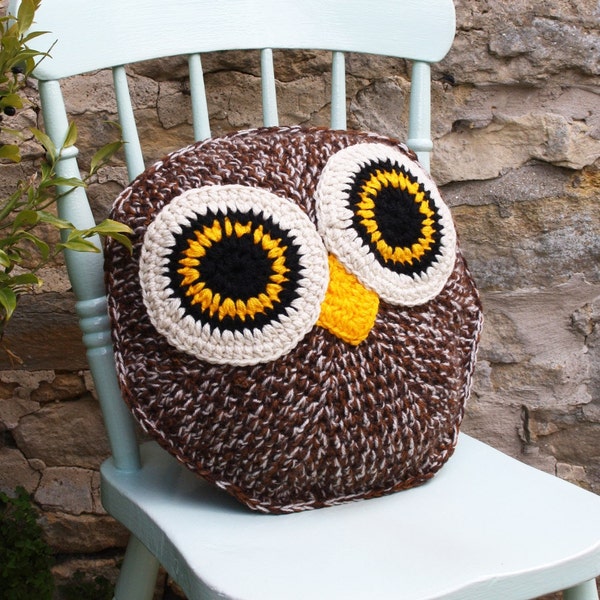 OWL CuShIoN  pdf email crochet pattern by debi birkin