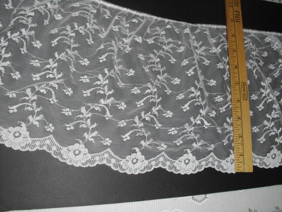 gathered lace trim
