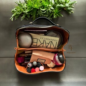Braut Große Schminktasche Leder kariert Schminktasche Weihnachtsgeschenk Frauen Make-up Organizer, Brautjungfer Geschenk Name Brautjungfer Geschenke Kissentasche
