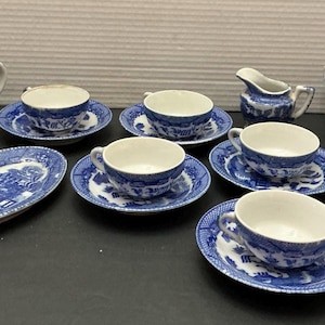 Vintage Ceramic Blue Willow Tea/Dinner Child’s set 20 Pc. Japan 1950&#39;s - Nice!