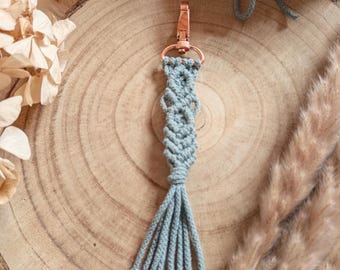 Macrame keychain, copper/rose gold, laurel green