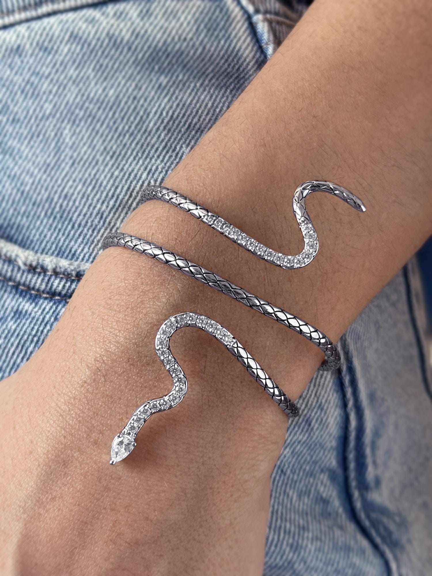 Sahdowhunters Officially Licensed, Isabelle Lightwood Whip Snake