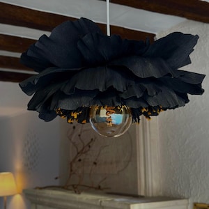 Decorazione per la casa/Regalo di San Valentino/Camera per ragazze/Eleganza e luce soffusa/Lampada floreale fatta a mano/Ambiente accogliente/Sospensione LED ecologica