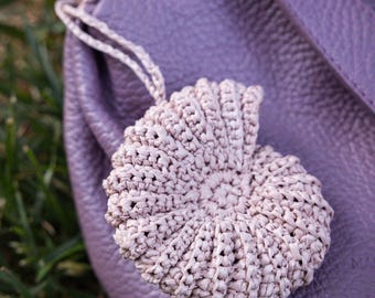 Colgante para bolso de rafia hecho a mano – Concha, Accesorios para bolsos