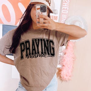 Praying Mama zwart lettertype Faith DTF-overdracht, Trendy Faith DTF, warmteoverdracht, klaar om te persen, Jezus, christelijk, religieus