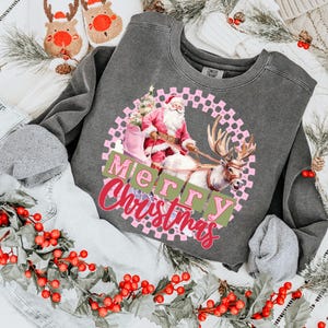 Joyeux Noël rose Santa Sleigh transfert DTF, Noël, rétro, tendance, prêt à presser, transfert à chaud