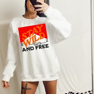 Bleib Wild & Frei Schwarze Schrift Western DTF Transfer, Western, Cowgirl, Cowboy, DTF, bereit zum Pressen, Wärmeübertragung, Cowgirlstiefel, Trendy