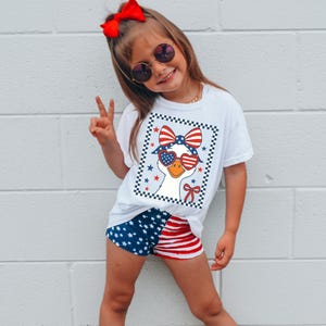 Gorra Snapback Goose DTF para niña del 4 de julio, 4 de julio, Patriótica, Americana, Moderna, Mamá, Garabato, Lista para imprimir imagen 1