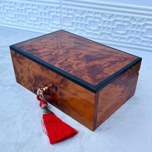 Holzschmuckschatulle mit Schlüssel 20,3 cm x 12,5 cm, marokkanische Schmuckschatulle, handgemachte Schmuckschatulle, Hochzeit Holz Erinnerungsbox, Thuya Holz Wurzelholz Schmuckschatulle