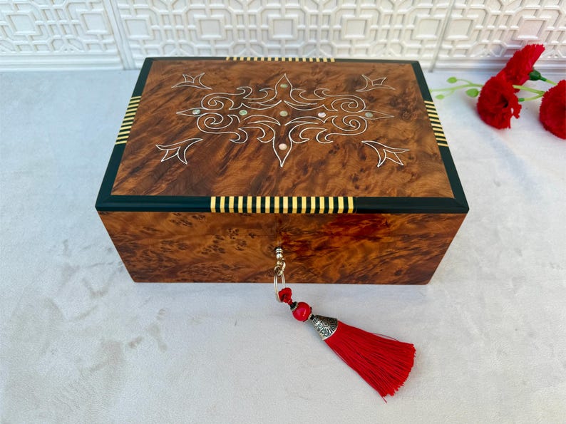 Elegant Moroccan Thuya Wood Jewelry Box With Lock & Key 9