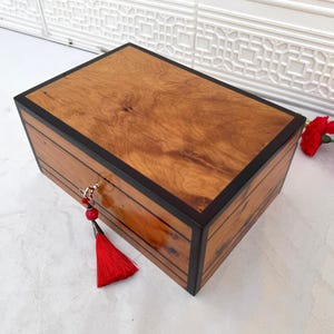 Elegant Lockable Thuya Burl Jewelry Box with Key, 10"x7" | Handmade Christmas, Wedding, Birthday Gift | Jewelry Organizer with Divider