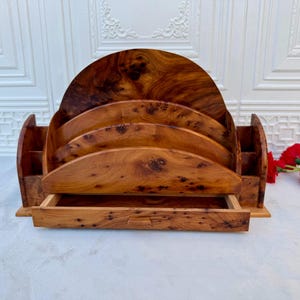 Organizador de escritorio de madera grande hecho a mano, estante para cartas de madera de Thuya, soporte para cartas, almacenamiento de escritorio de madera