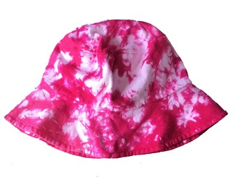 Chapeau de disquette hippie pour jeune rose fuchsia et rose fuchsia tie-dye en stock et prêt à être expédié
