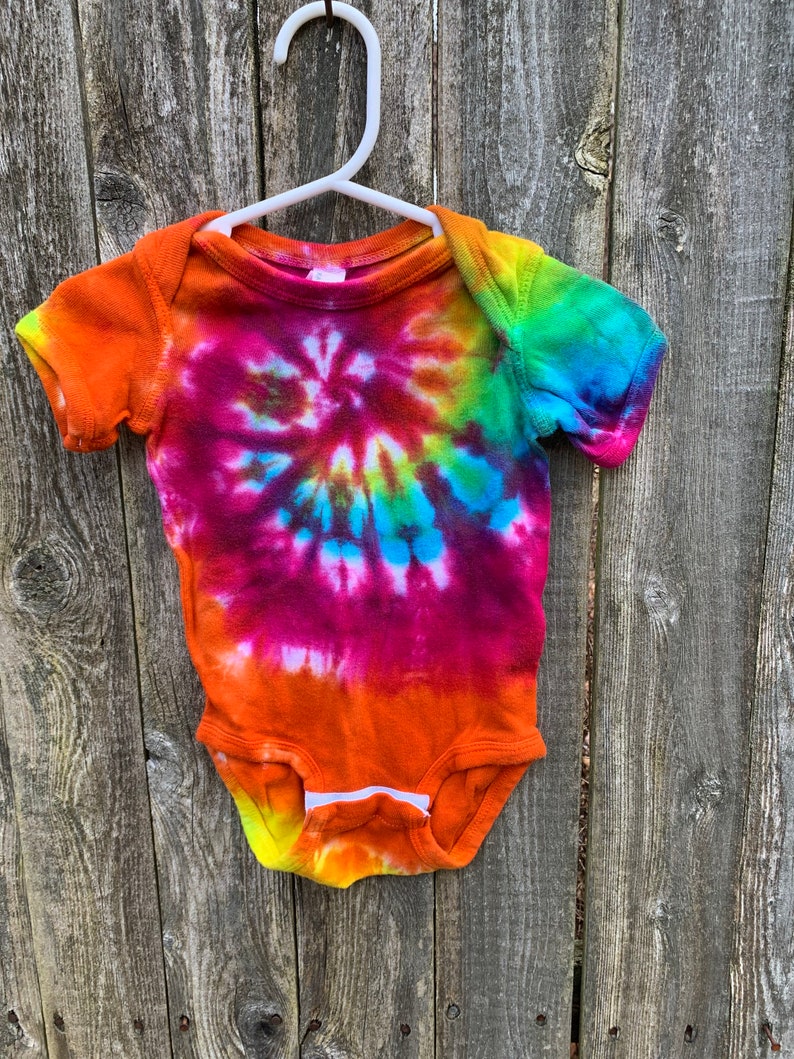 Tie Dyed Sunshine Rainbow Spiral Hippie Short Sleeve Cotton Onesie In Stock and READY TO SHIP zdjęcie 3