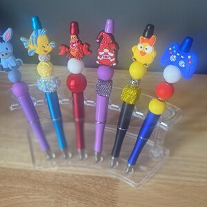 ボールペンとビーズペン。ご購入ごとに無料のインクカートリッジが付属します。