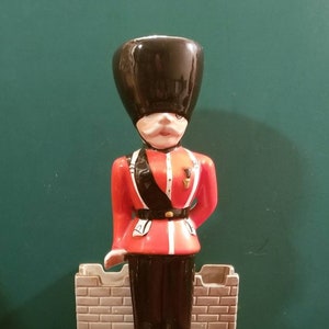 1950s Vintage Swank Grenadier Queens Guard Men&#39;s Dresser Valet / Desk Organizer 9&quot;x5&quot;x4.75&quot;