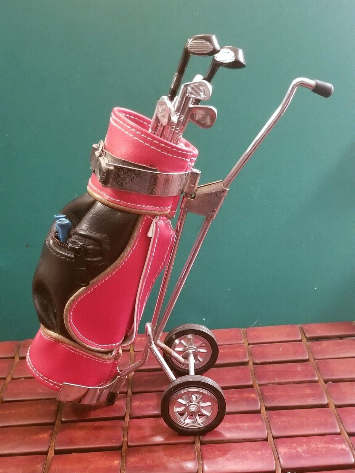 Carrello per sacca da golf in pelle a 19 buche in miniatura e set