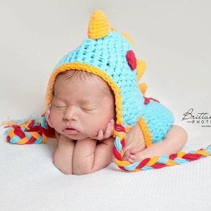 Crochet dinosaur outfit, newborn dinosaur hat & diaper cover, newborn photo prop, baby shower gift. Halloween outfit. Dino baby boy costume
