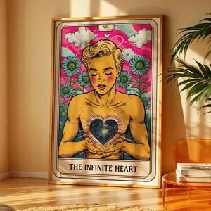 Könnte beinhalten: Eine Tarotkarten-Illustration mit einem Farbschema in Pink, Blau und Gelb. Die Karte zeigt eine Person mit einem Herzen in der Brust, in dem sich eine Galaxie befindet. Die Karte trägt den Titel "Das Unendliche Herz".